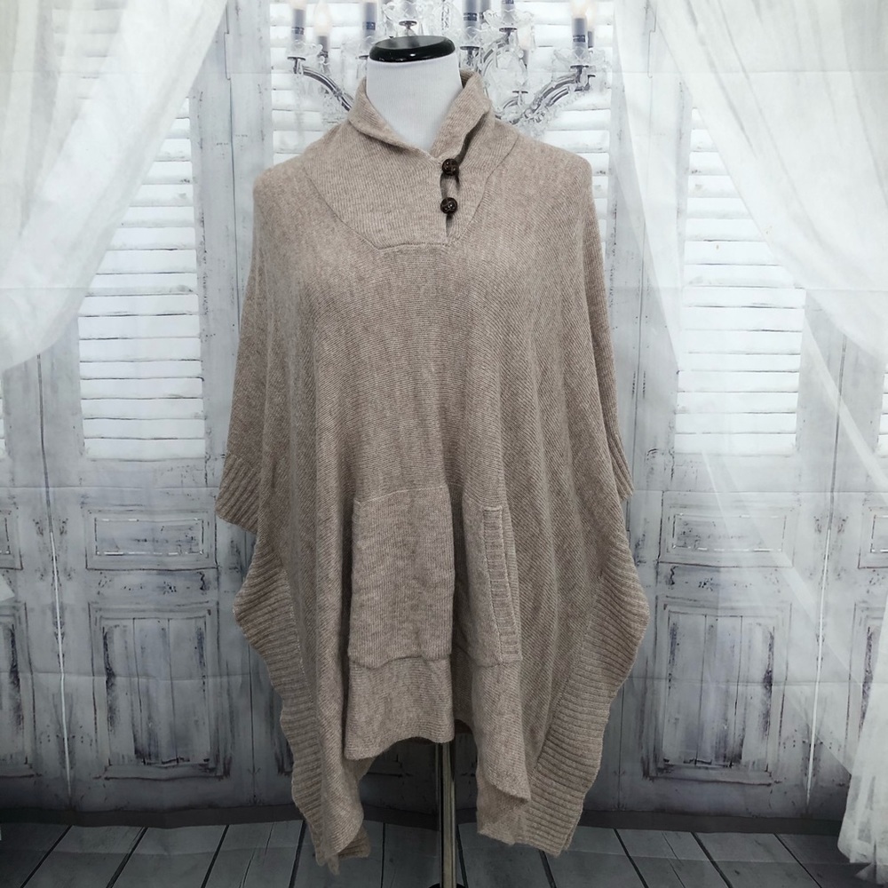 Love Stitch Small Poncho Sweater Cap Pocket Tan